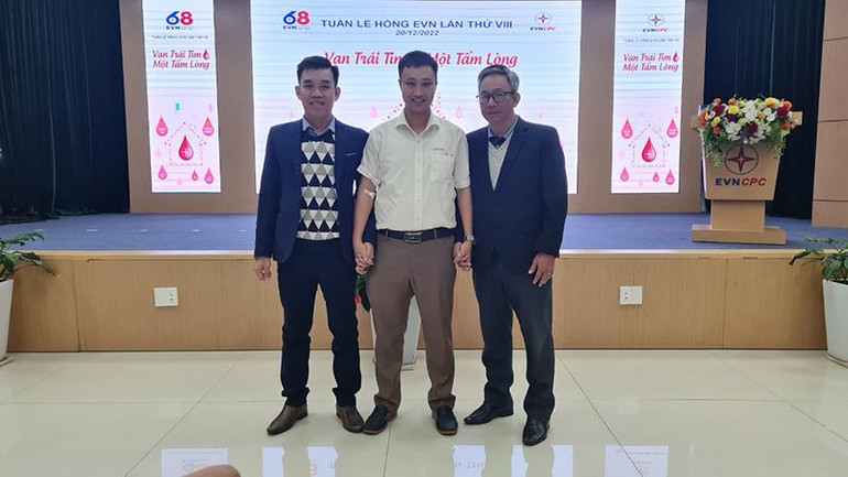 Những người có hàng chục lần tham gia hiến máu tình nguyện. Những người có hàng chục lần tham gia hiến máu tình nguyện.