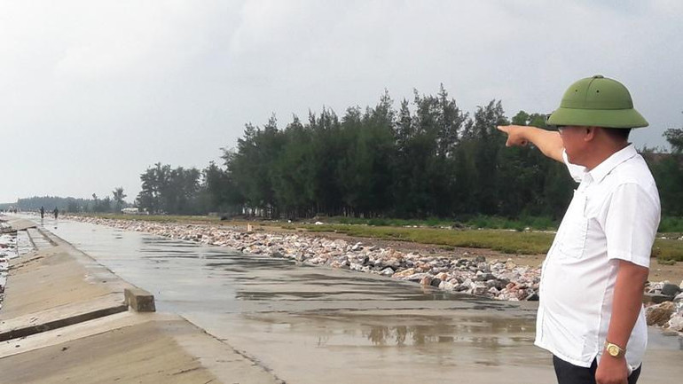 Bờ biển xã Quảng Nham, huyện Quảng Xương mới được thi công 2,5 km kè bê-tông, giảm nước biển xâm thực, xói lở cát.