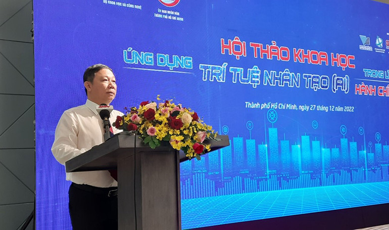 Đồng chí Dương Anh Đức, Phó Chủ tịch Ủy ban nhân dân Thành phố Hồ Chí Minh phát biểu tại hội thảo.