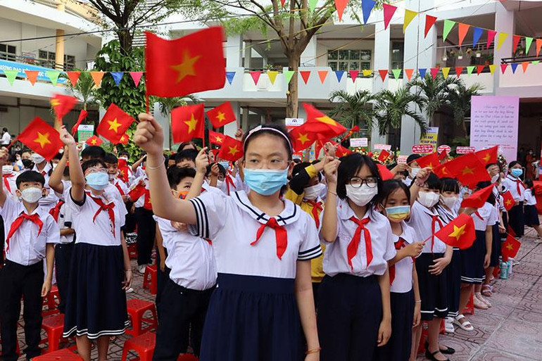 Học sinh hân hoan tham dự lễ khai giảng tại Trường tiểu học Nguyễn An Ninh, thành phố Biên Hòa, tỉnh Đồng Nai.