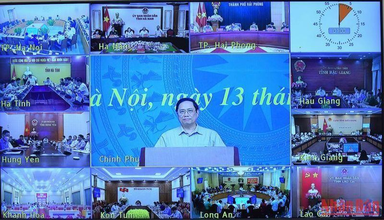 Phiên họp diễn ra dưới hình thức trực tiếp và trực tuyến.