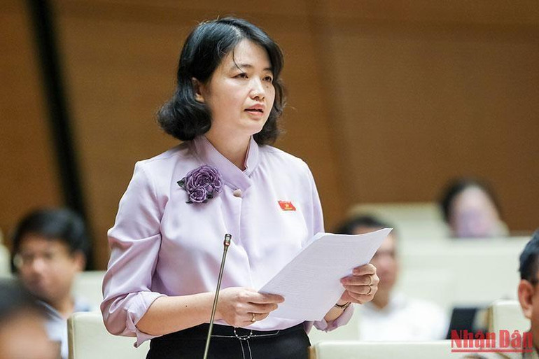 Đại biểu Nguyễn Thị Mai Thoa phát biểu ý kiến thảo luận. (Ảnh: Duy Linh)