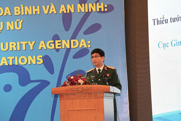 Thiếu tướng Hoàng Kim Phụng, Cục trưởng Cục Gìn giữ hòa bình Việt Nam, Bộ Quốc phòng phát biểu tại diễn đàn.