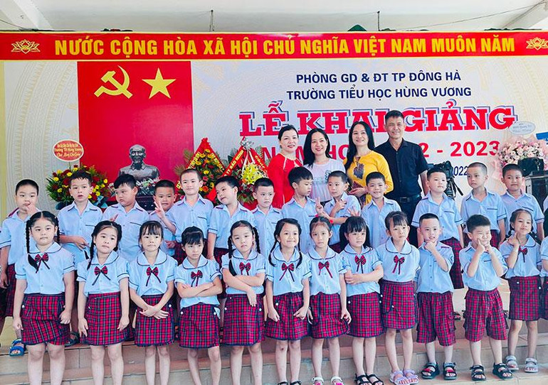 Khai giảng năm học mới tại Trường Tiểu học Hùng Vương, thành phố Đông Hà.