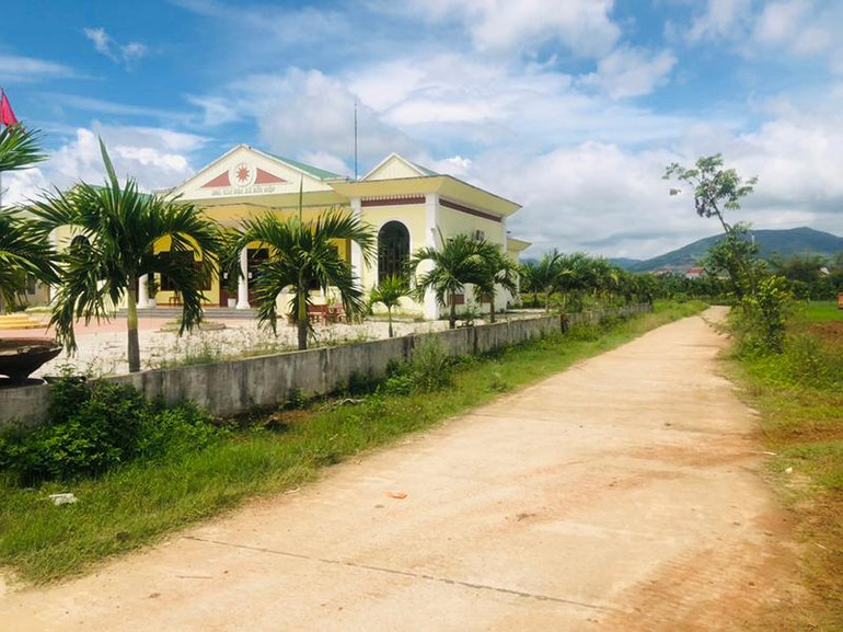 Đường bê-tông xi măng tuyến Chợ Vom-Cầu Máng 2,7 tỷ đồng, sau ba năm chỉ thanh toán chi phí 60% khối lượng công trình.