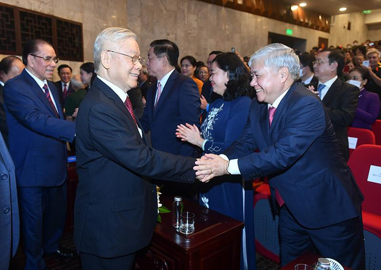 Tổng Bí thư Nguyễn Phú Trọng với các đại biểu tại Lễ kỷ niệm. (Ảnh: ĐĂNG KHOA)