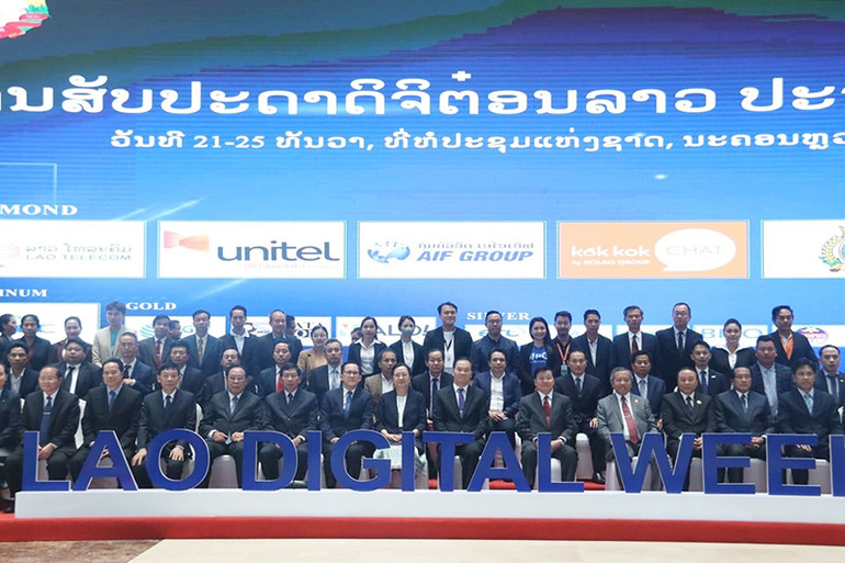 Các đại biểu dự hội nghị. Các đại biểu dự hội nghị.