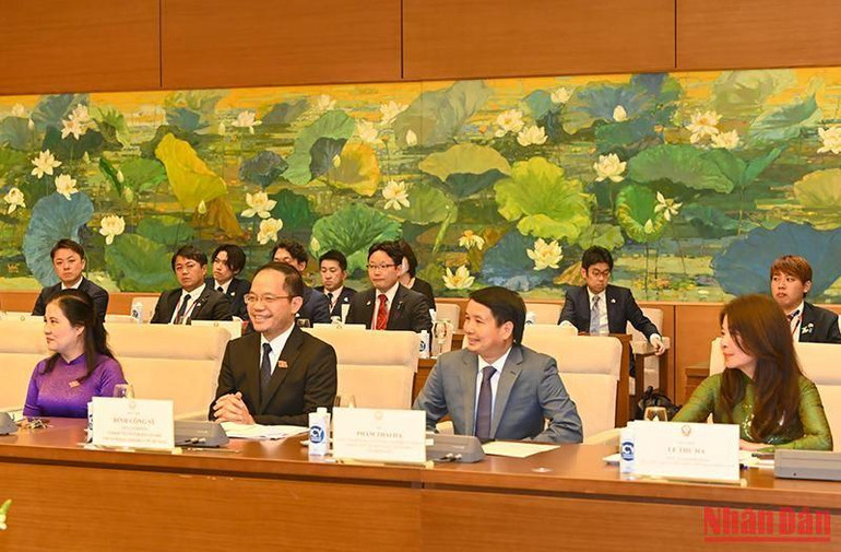 Các đại biểu Quốc hội Việt Nam dự buổi gặp mặt.