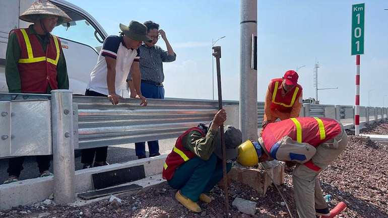Đơn vị quản lý đang khắc phục và thay thế thiết bị cho hệ thống chiếu sáng trên tuyến cao tốc Vân Đồn-Móng Cái.
