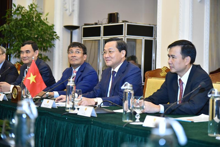 Phó Thủ tướng Chính phủ Lê Minh Khái phát biểu tại buổi hội đàm. (Ảnh: VGP)