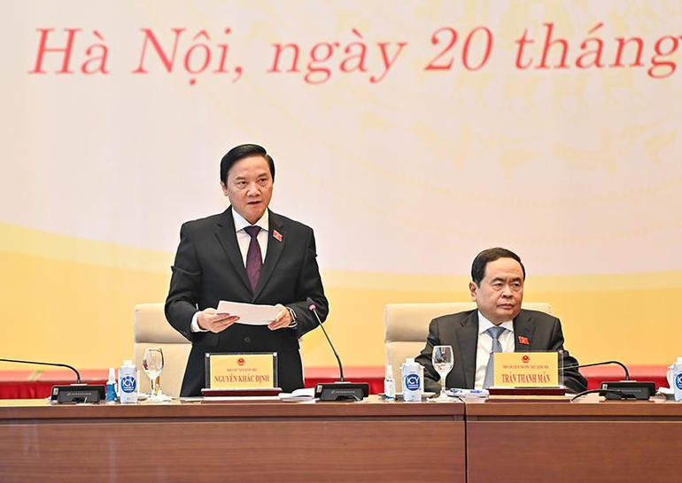 Phó Chủ tịch Quốc hội Nguyễn Khắc Định điều hành nội dung tham luận tại hội nghị. (Ảnh: DUY LINH) Phó Chủ tịch Quốc hội Nguyễn Khắc Định điều hành nội dung tham luận tại hội nghị. (Ảnh: DUY LINH)