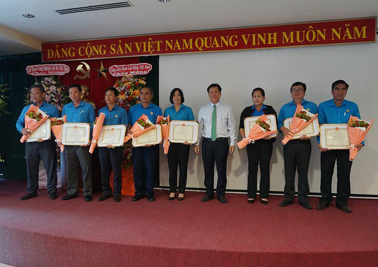 Các đơn vị được khen thưởng về thành tích tổ chức hoạt động “Tháng Công nhân năm 2022”. Các đơn vị được khen thưởng về thành tích tổ chức hoạt động “Tháng Công nhân năm 2022”.