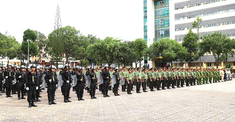 Các đơn vị nghiệp vụ Công an tỉnh Đắk Lắk tại lễ ra quân thực hiện đợt cao điểm tấn công trấn áp tội phạm, bảo đảm an ninh trật tự thời gian trước, trong và sau Tết Nguyên đán Quý Mão 2023.