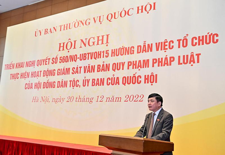 Tổng Thư ký, Chủ nhiệm Văn phòng Quốc hội Bùi Văn Cường trình bày báo cáo tại hội nghị. (Ảnh: DUY LINH) Tổng Thư ký, Chủ nhiệm Văn phòng Quốc hội Bùi Văn Cường trình bày báo cáo tại hội nghị. (Ảnh: DUY LINH)