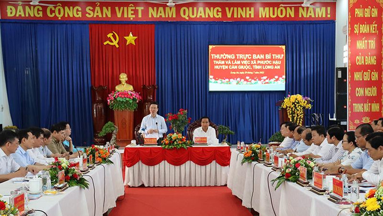 Thường trực Ban Bí thư Võ Văn Thưởng làm việc tại xã Phước Hậu (huyện Cần Giuộc, tỉnh Long An). Thường trực Ban Bí thư Võ Văn Thưởng làm việc tại xã Phước Hậu (huyện Cần Giuộc, tỉnh Long An).