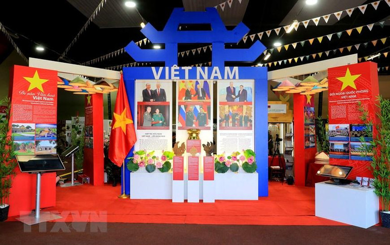 Gian trưng bày về Việt Nam trong khuôn viên Nhà Hữu nghị tại thao trường Alabino, nơi diễn ra các hoạt động chính của Army Games 2022. (Ảnh: Trần Hiếu/TTXVN)