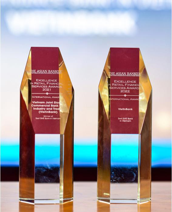 VietinBank được The Asian Banker trao tặng giải thưởng Ngân hàng SME tốt nhất Việt Nam hai năm liên tiếp (2021-2022).