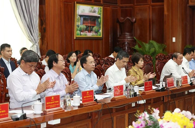 Đại diện một số bộ, ngành tham dự buổi làm việc với lãnh đạo chủ chốt tỉnh Hậu Giang. (Ảnh: Dương Giang/TTXVN) Đại diện một số bộ, ngành tham dự buổi làm việc với lãnh đạo chủ chốt tỉnh Hậu Giang. (Ảnh: Dương Giang/TTXVN)