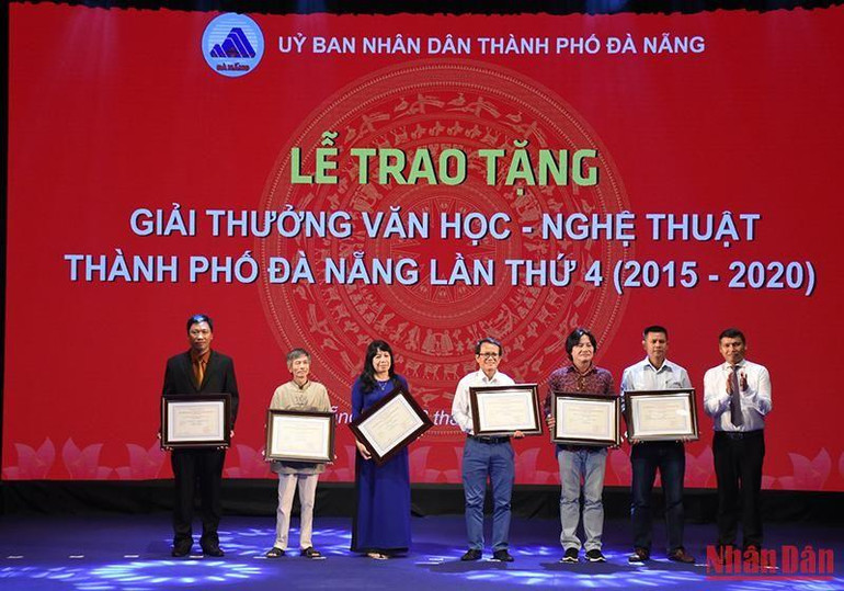 Các tác giả đạt giải A Giải thưởng Văn học-Nghệ thuật thành phố Đà Nẵng lần thứ 4.