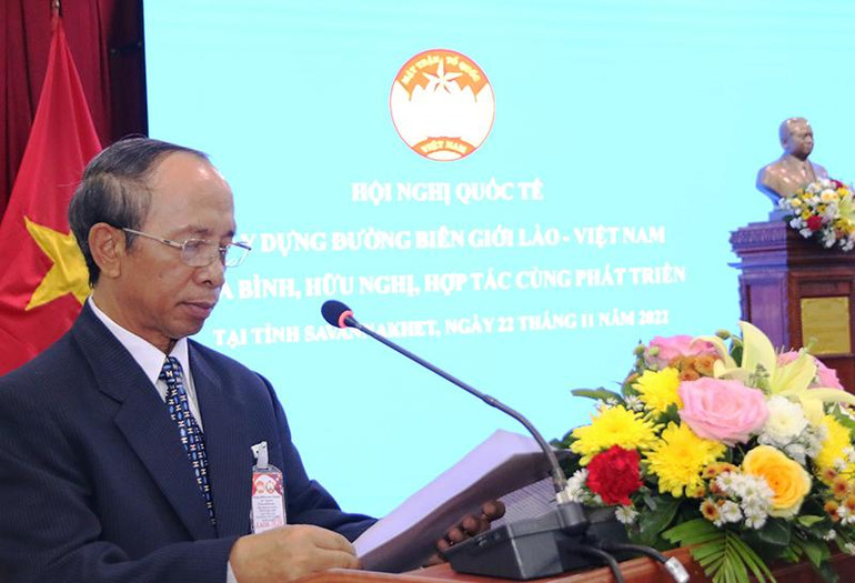 Đồng chí Phó Chủ tịch Thường trực Ủy ban Trung ương Mặt trận Lào xây dựng đất nước phát biểu tại Hội nghị. Đồng chí Phó Chủ tịch Thường trực Ủy ban Trung ương Mặt trận Lào xây dựng đất nước phát biểu tại Hội nghị.