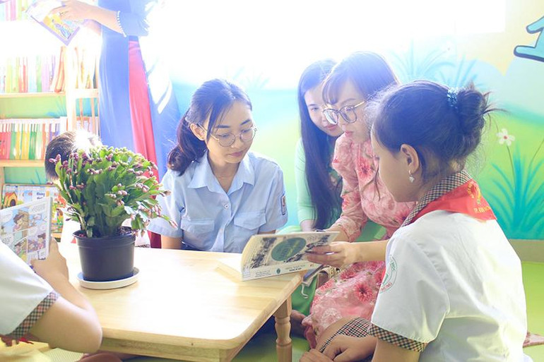 Đưa công trình Thư viện cho em tại Trường tiểu học Phan Đình Phùng vào hoạt động.