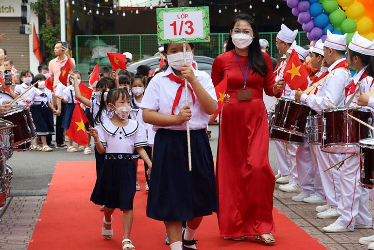 Nghi thức đón học sinh lớp 1 vào năm học mới tại Trường tiểu học Nguyễn An Ninh, thành phố Biên Hòa, tỉnh Đồng Nai.