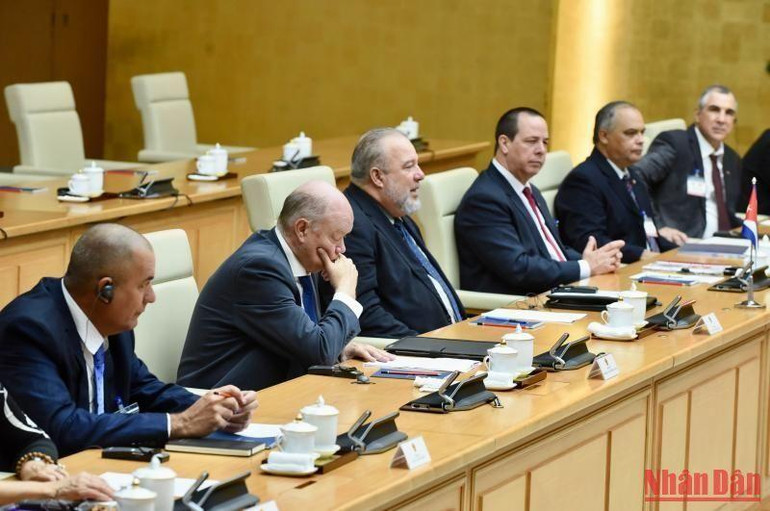 Thủ tướng nước Cộng hòa Cuba Manuel Marrero Cruz và các thành viên trong Đoàn.(Ảnh: Trần Hải)