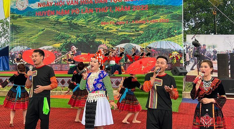 Các tiết mục văn nghệ đặc sắc được diễn viên, nghệ nhân trình diễn tại Lễ khai mạc Ngày hội.