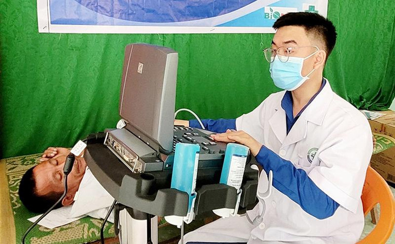 Tại xã Thạch Ngàn, các bác sĩ đã thực hiện khám bệnh cho 150 người ở các lứa tuổi khác nhau. Nhiều người đã được phát hiện mắc các loại bệnh tật trong giai đoạn đầu. Các trường hợp mắc bệnh đều được các bác sĩ tư vấn, hướng dẫn cụ thể trong việc điều trị và tự chăm sóc sức khỏe. Các bác sĩ đặc biệt lưu ý đến biểu hiện “hậu Covid-19” ở những bệnh nhân đã từng mắc Covid-19 cùng cách chữa trị. Tuy số lượng bệnh nhân từng mắc Covid-19 ở xã Thạch Ngàn là không nhiều, song hầu hết họ đều là người cao tuổi, có bệnh nền.