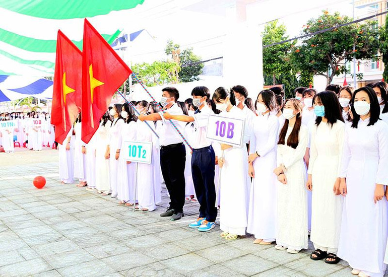 Học sinh tỉnh Ninh Thuận hân hoan trong ngày khai giảng năm học mới.