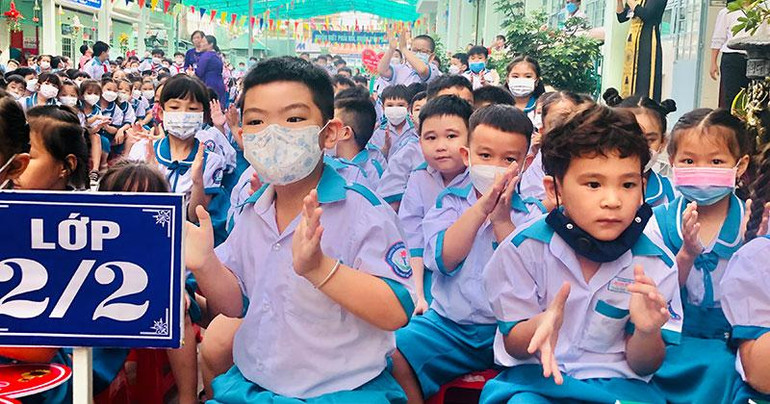 Học sinh Trường tiểu học Kim Đồng, TP Bạc Liêu (tỉnh Bạc Liêu) tưng bừng vào năm học mới.