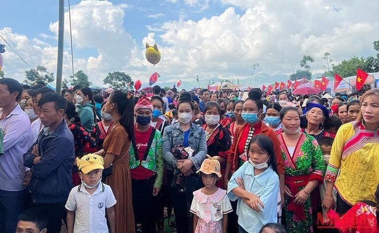 Đông đảo nhân dân, du khách tham dự các hoạt động trong khuôn khổ Ngày hội.