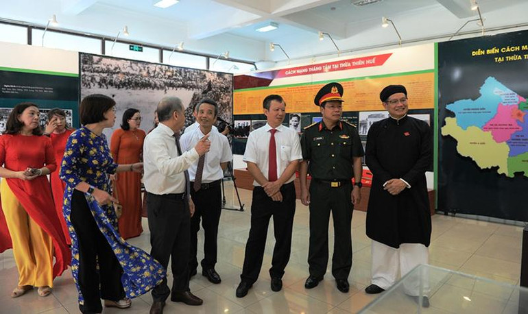 Triển lãm chuyên đề “Từ Ngọ Môn đến Ba Đình lịch sử” ảnh 1 Triển lãm chuyên đề “Từ Ngọ Môn đến Ba Đình lịch sử” ảnh 1