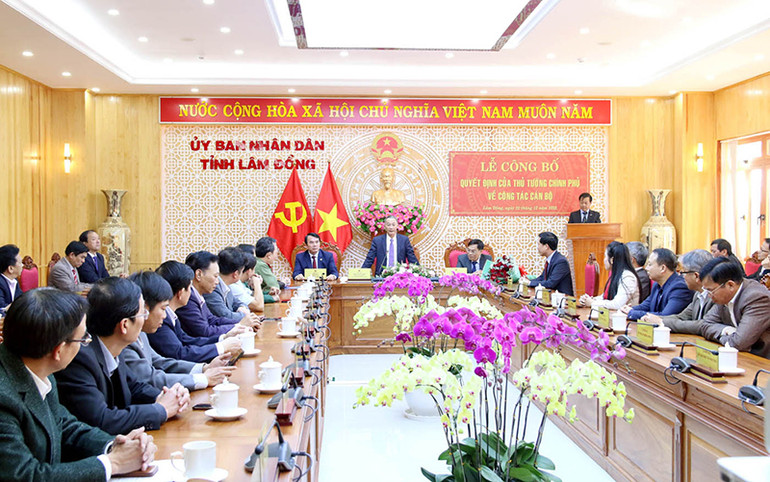 Chủ tịch UBND tỉnh Lâm Đồng phát biểu ý kiến tại buổi lễ.