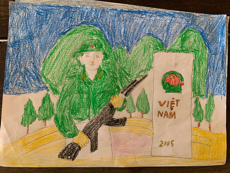 Tác phẩm vẽ về các chú Bộ đội Biên phòng và biên giới của học sinh Trường tiểu học Keng Đu 2, xã Keng Đu, huyện miền núi rẻo cao Kỳ Sơn.