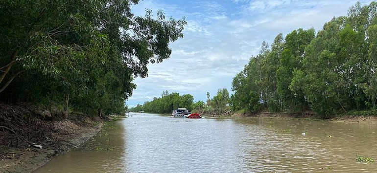 Một đoạn kênh T5, dòng kênh đã thay đổi vùng đất phèn Tứ giác Long Xuyên thành vựa lúa. Một đoạn kênh T5, dòng kênh đã thay đổi vùng đất phèn Tứ giác Long Xuyên thành vựa lúa.