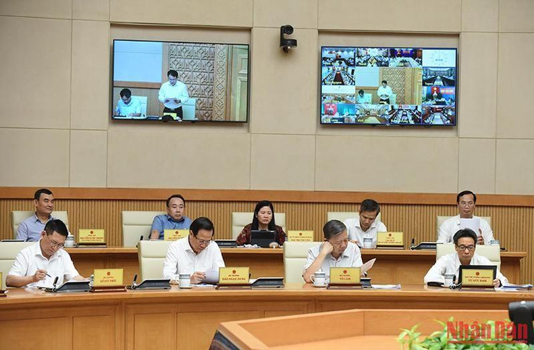 Các thành viên Chính phủ; lãnh đạo các bộ, ban, ngành tham dự phiên họp. Các thành viên Chính phủ; lãnh đạo các bộ, ban, ngành tham dự phiên họp.