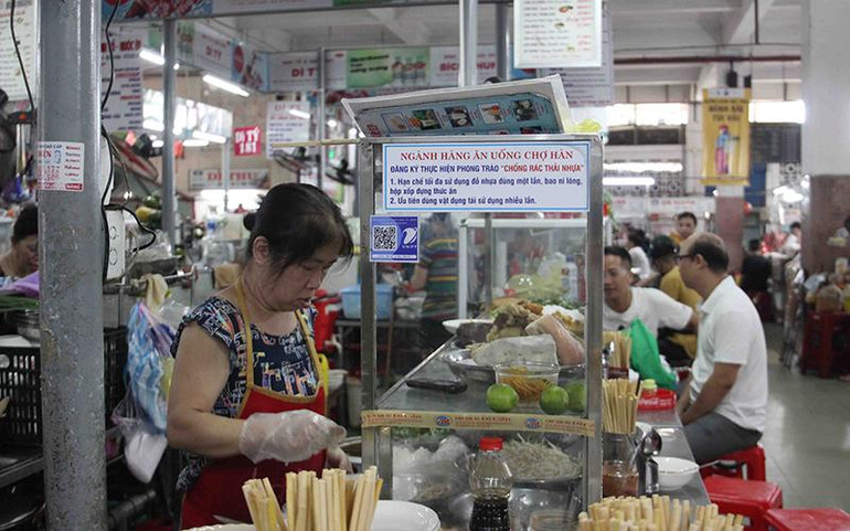 Các tiểu thương sẵn sàng hạn chế sử dụng túi nylon.