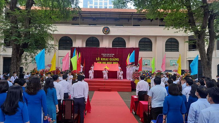Quang cảnh khai giảng năm học 2022-2023 tại Trường trung học phổ thông Lê Quý Đôn, quận 3, Thành phố Hồ Chí Minh.