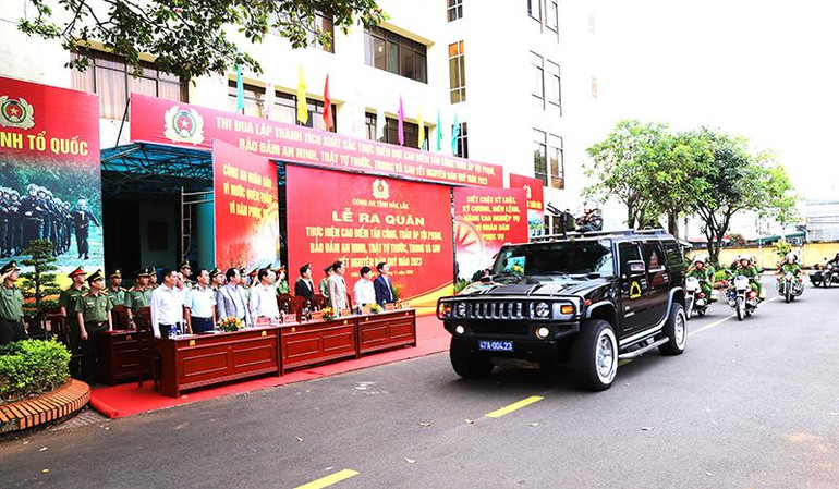 Các đơn vị sẵn sàng chiến đấu Công an tỉnh Đắk Lắk ra quân thực hiện đợt cao điểm tấn công trấn áp tội phạm, bảo đảm an ninh trật tự thời gian trước, trong và sau Tết Nguyên đán Quý Mão 2023.