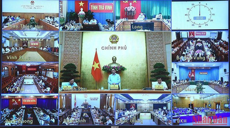 Phiên họp Chính phủ thường kỳ tháng 7 trực tuyến với các địa phương. Phiên họp Chính phủ thường kỳ tháng 7 trực tuyến với các địa phương.