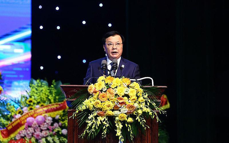 Bí thư Thành ủy Đinh Tiến Dũng mong muốn đội ngũ cán bộ Đoàn của Thủ đô luôn mạnh dạn xung phong trong những khâu khó, việc mới. Bí thư Thành ủy Đinh Tiến Dũng mong muốn đội ngũ cán bộ Đoàn của Thủ đô luôn mạnh dạn xung phong trong những khâu khó, việc mới.