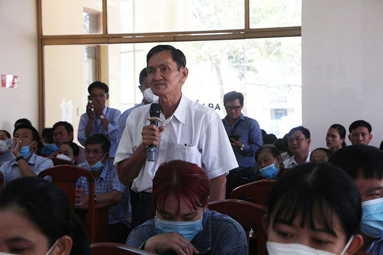 Bà con cử tri kiến nghị nhiều vấn đề dân sinh. Bà con cử tri kiến nghị nhiều vấn đề dân sinh.