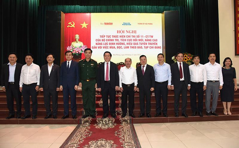 Đồng chí Nguyễn Trọng Nghĩa, Bí thư Trung ương Đảng, Trưởng Ban Tuyên giáo Trung ương và các đại biểu tham dự hội nghị.