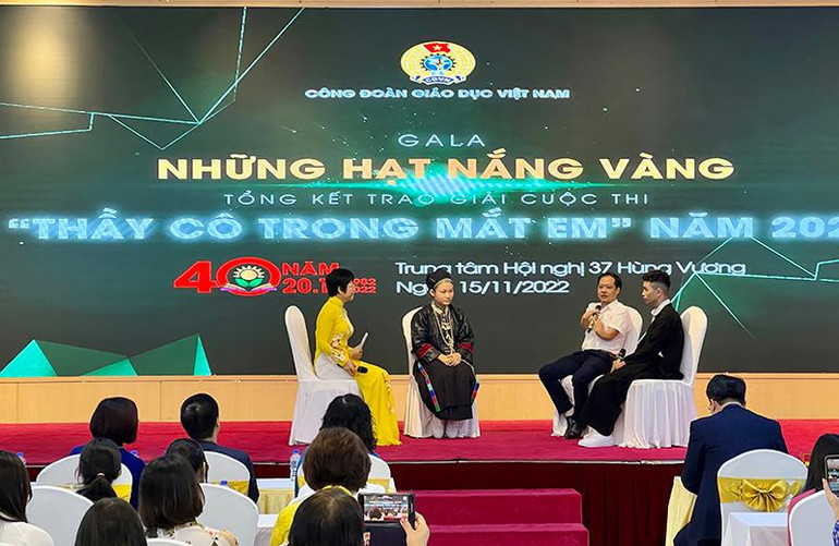 Giao lưu giữa các học sinh và thầy cô giáo - nhân vật trong các tác phẩm dự thi.