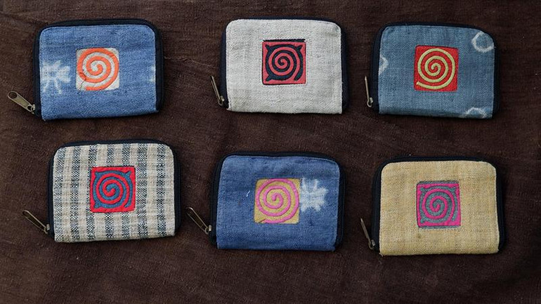 Những sản phẩm thủ công của Vân được du khách ưa thích.