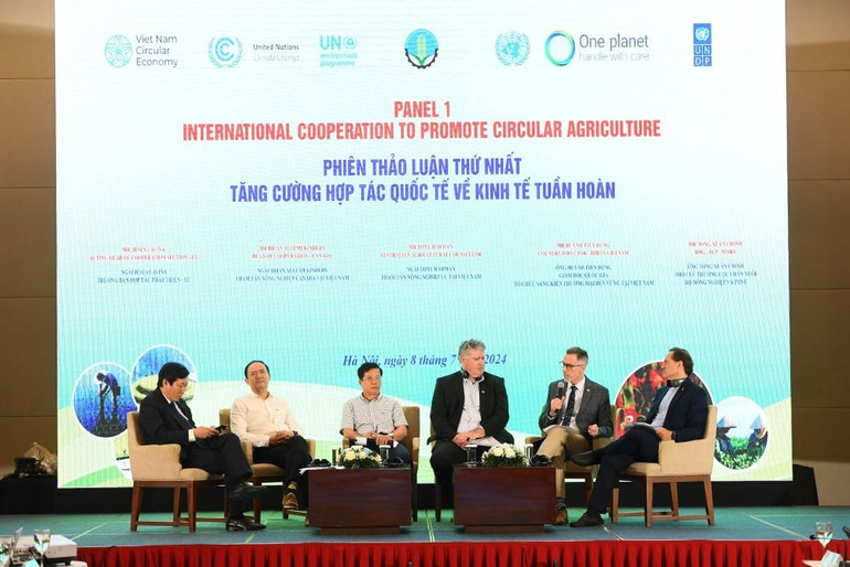 Tham dự Hội nghị có khoảng hơn 100 đại biểu đến từ 70 cơ quan trong nước và quốc tế, hơn 20 tỉnh, thành phố trong cả nước và tham dự qua các đầu cầu trực tuyến. Tham dự Hội nghị có khoảng hơn 100 đại biểu đến từ 70 cơ quan trong nước và quốc tế, hơn 20 tỉnh, thành phố trong cả nước và tham dự qua các đầu cầu trực tuyến.