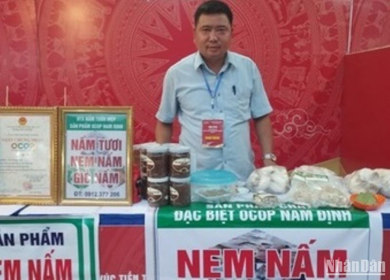 Sản phẩm nấm HTX Tuấn Hiệp tham gia Hội chợ xúc tiến thương mại gắn kết quảng bá du lịch văn hóa địa phương năm 2024.