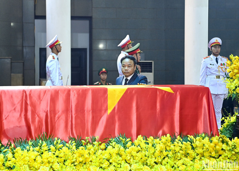 Đồng chí Lê Quốc Minh ghi sổ tang Tổng Bí thư Nguyễn Phú Trọng. Đồng chí Lê Quốc Minh ghi sổ tang Tổng Bí thư Nguyễn Phú Trọng.