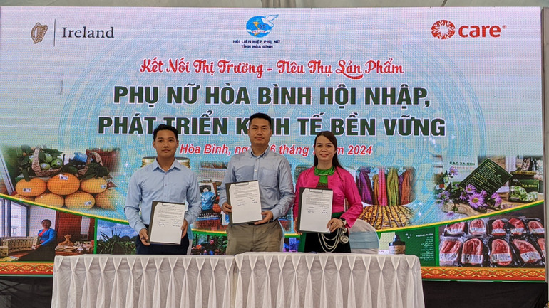 Các doanh nghiệp tiêu thụ sản phẩm và các đơn vị sản xuất đã ký bản thỏa thuận hợp tác về sản xuất kinh doanh và tiêu thụ trong thời gian tới.